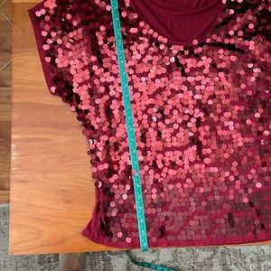 Short sleeve top with sequins